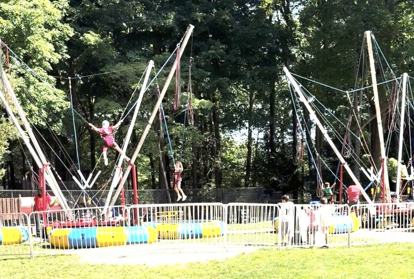 Bungee attraction