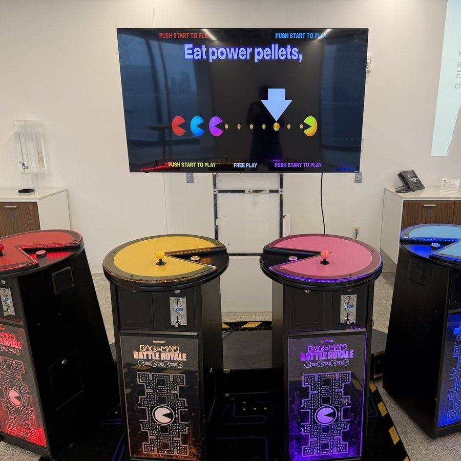 Pac-Man Battle Royale player stations