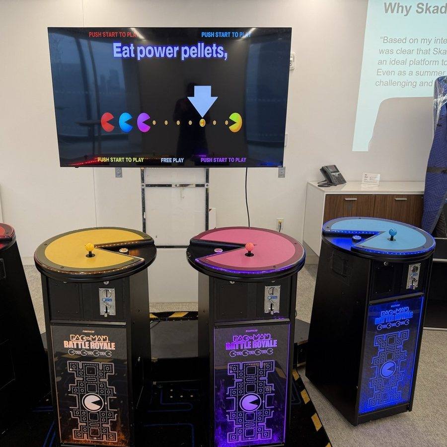 Pac-Man Battle Royale illuminated console